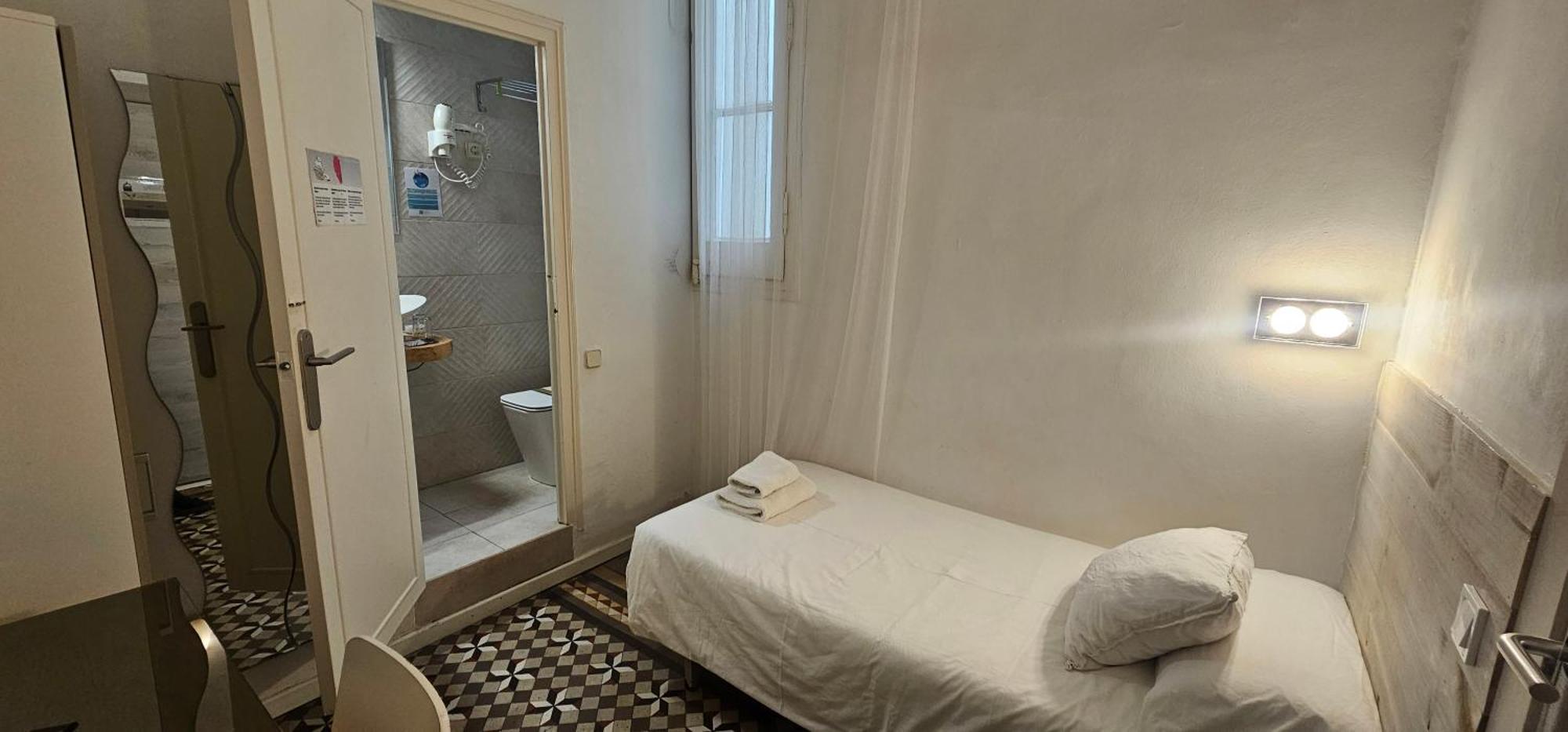 Hostal Eixample Barcelona Luaran gambar